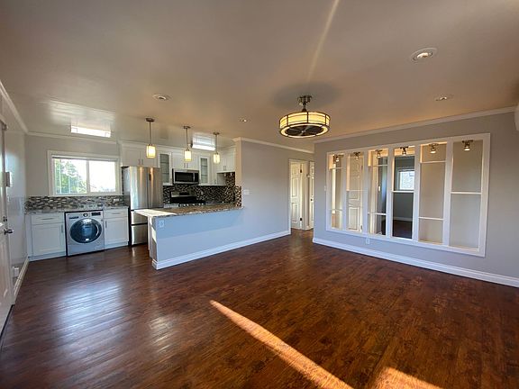 3rd image of 734 E 20th St APT 19