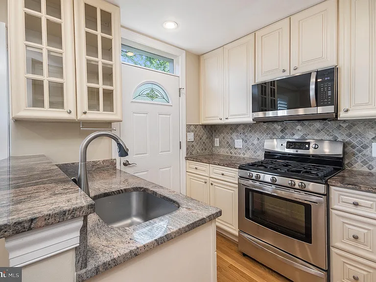320 Wesmond Dr — Photo 4
