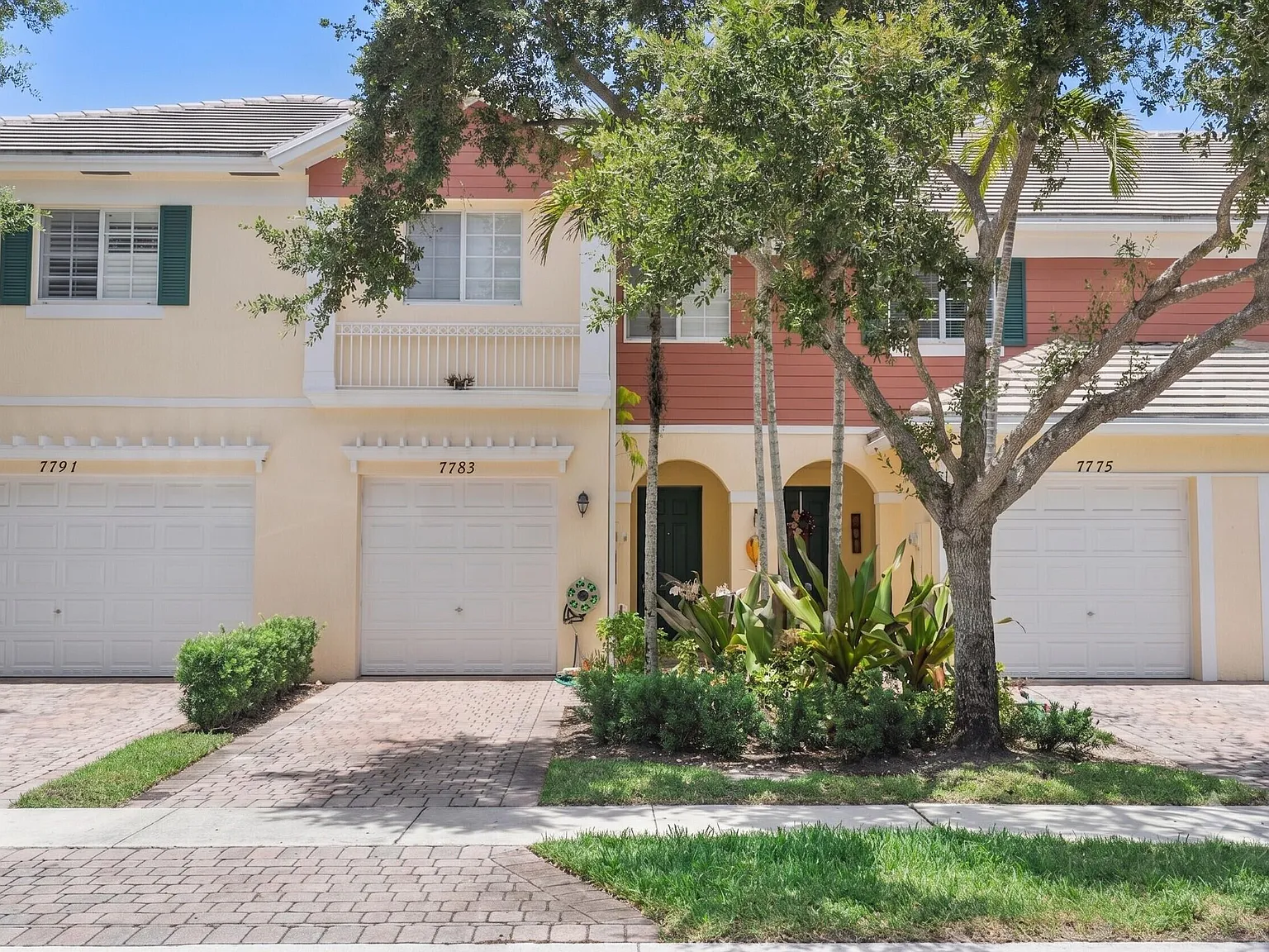 3 bed, 2.5 bath, 1696 sqft, $3,300 — Photo 1
