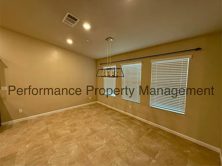 9024 Selma St — Photo 4