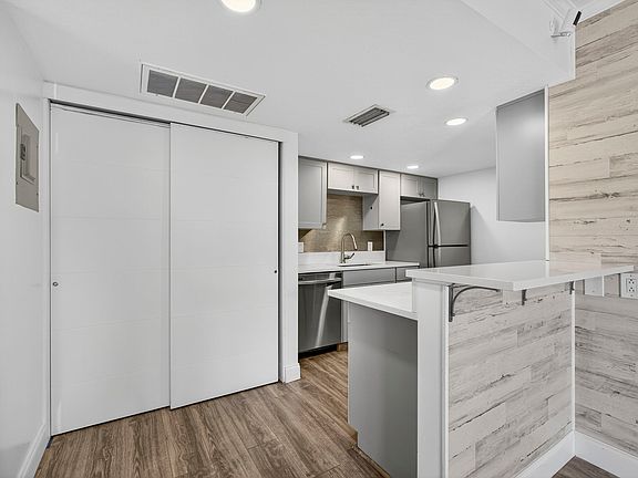 4th image of 612 Executive Center Dr #3107