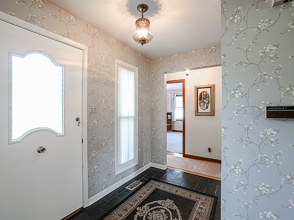 4th image of 709 Kingsbury Ct
