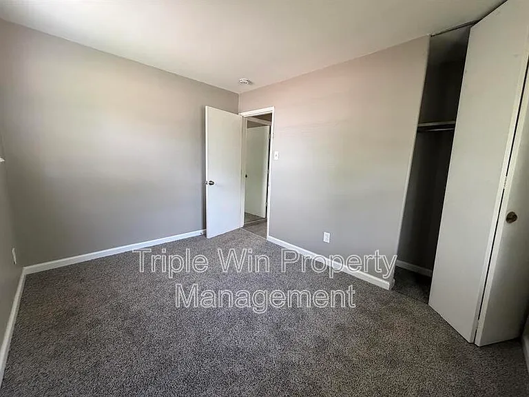 7250 Howdershell Rd — Photo 11
