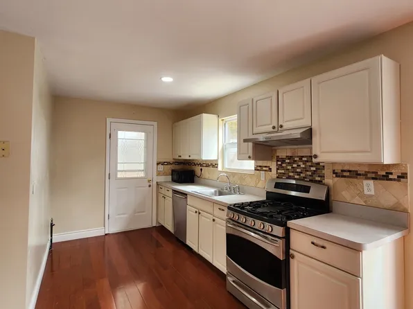 1 Wendy Dr #1, Farmingville, NY 11738