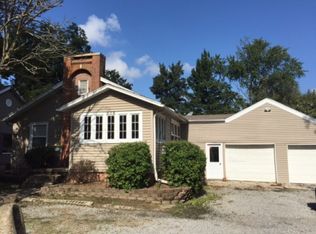 808 Oak St, Carmi, IL 62821