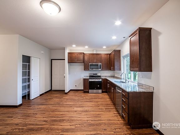 5th image of 11326 183rd Drive NE