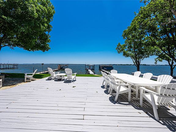 3rd image of 684 Enchanted Isles Dr
