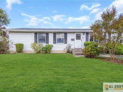 27 Railroad Ave, Helmetta, NJ, 08828