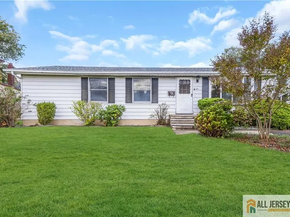 27 Railroad Ave, Helmetta, NJ 08828
