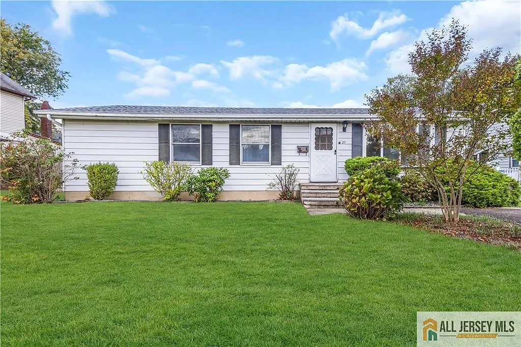 27 Railroad Ave photo 1