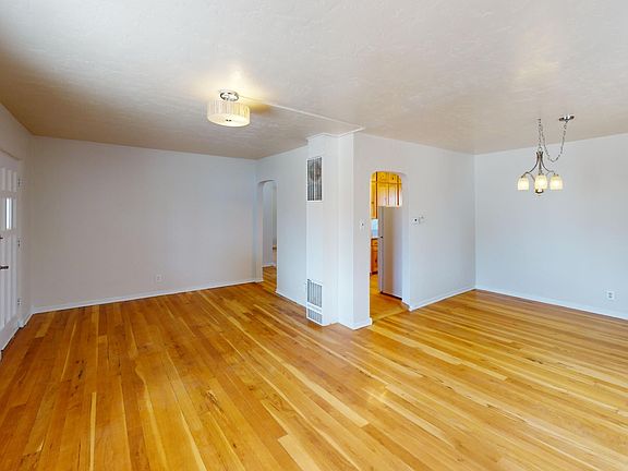 3rd image of 1014 San Clemente Ave NW