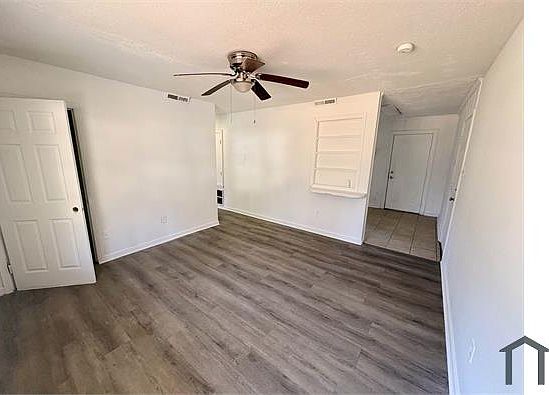 3rd image of 2759 Brookwood Dr