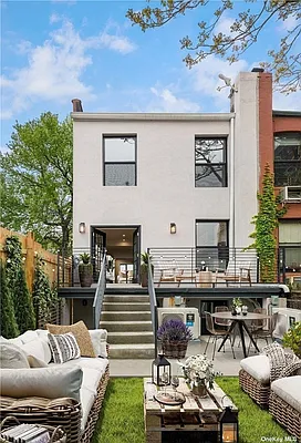 Sold by Glory Homes Realty | media 8