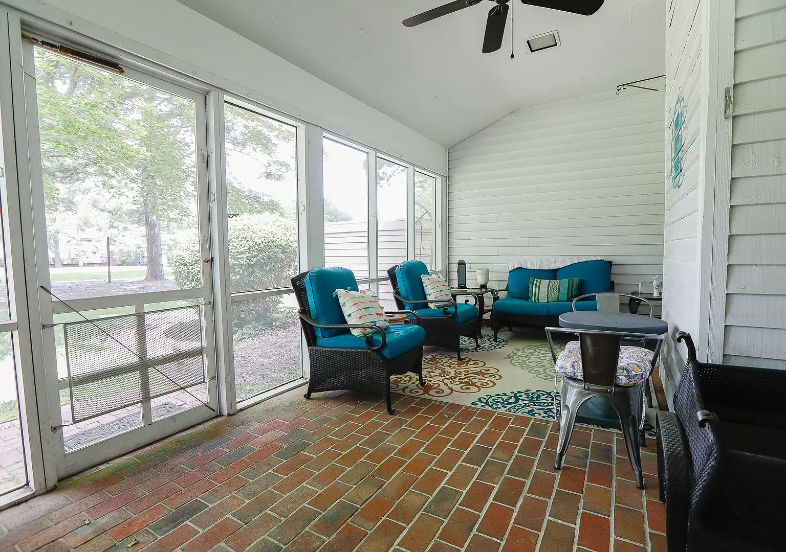 Lovely low maintenance Winster Fax condo on golf course in Kingsmill! — Photo 2