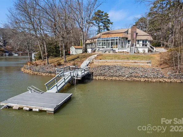 1031 Woodlake Ln, Tega Cay, SC 29708