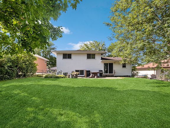 2nd image of 684 Catalpa Ln