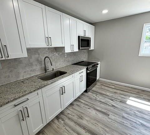 4th image of 2824 Arcadia Ave