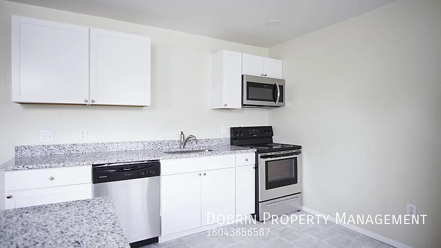 Brand New 2bd: Completely Renovated!! — Photo 3