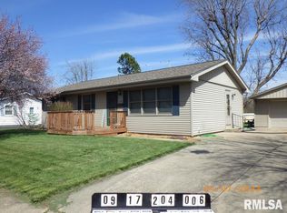 12 Fernwood Blvd, Jacksonville, IL 62650