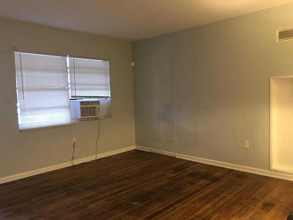 3rd image of 630 N Federal Hwy APT 3