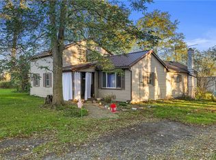 8074 Bunker Hill Rd, Lockport, NY 14094