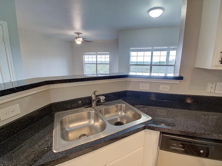 2320 Gracy Farms Ln #1332 — Photo 6