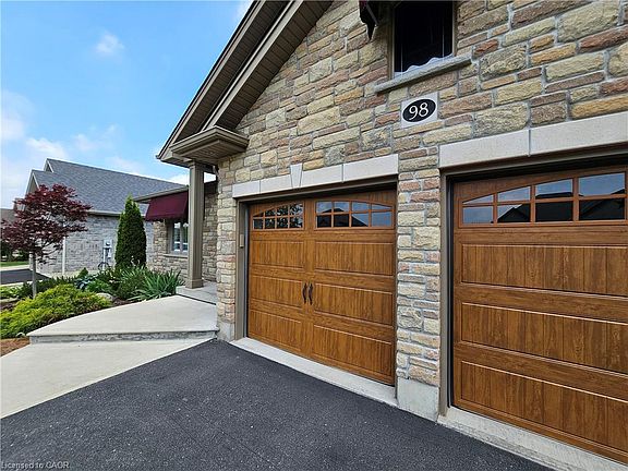 3rd image of 98 Allandale Cres