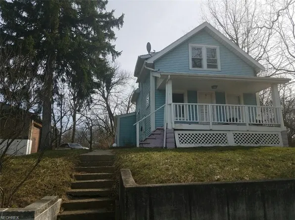 5391 Marion St, Maple Heights, OH 44137