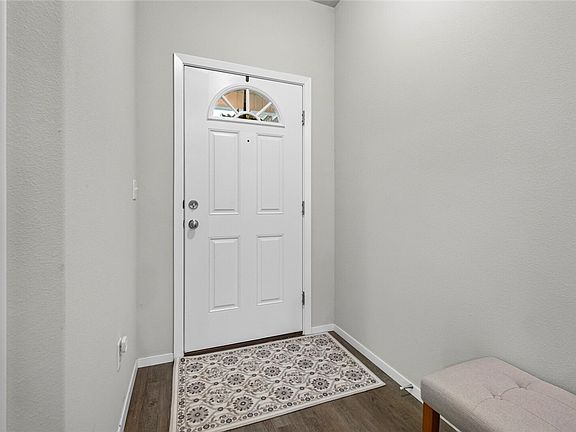 4th image of 1641 Greenbank Dr
