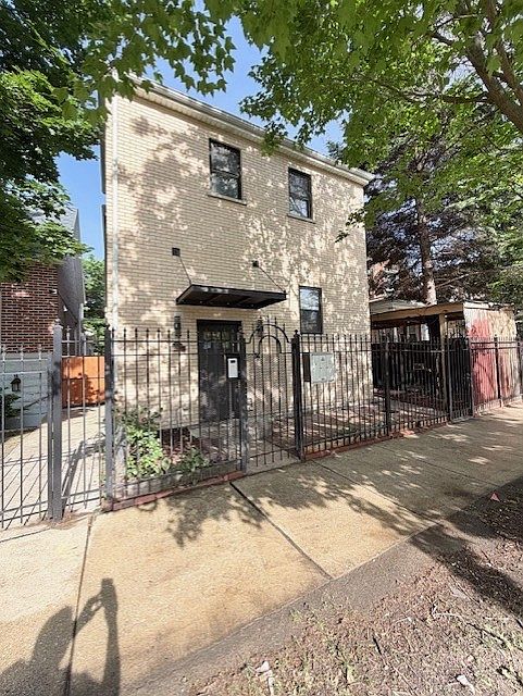 1st image of 1427 N Lawndale Ave