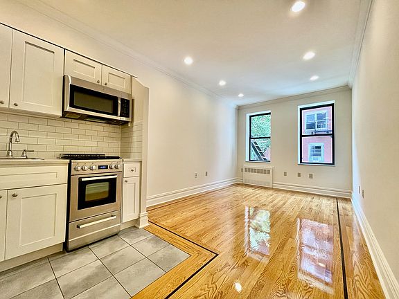 3rd image of 328 E 34th St APT B4