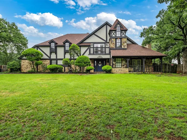 200 William Wallace Dr, Burleson, TX 76028