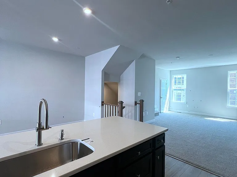 10913 Blanton Way — Photo 8