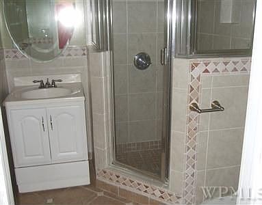 1st Floor Bath