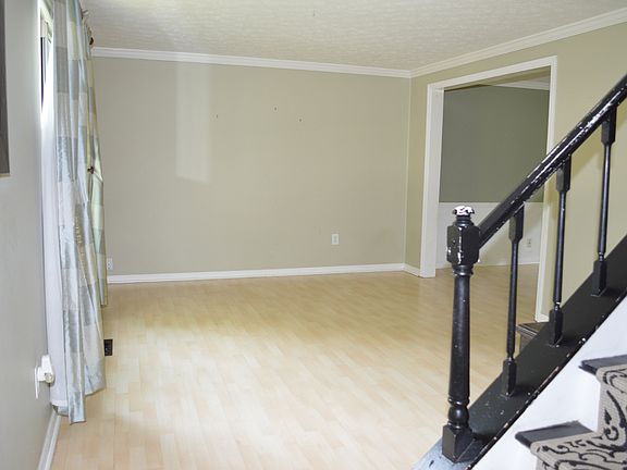 4th image of 3893 Wood Trail Dr