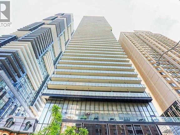 2nd image of 15 Grenville St #4901
