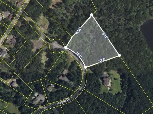 Eagles Bush Ct, Stroudsburg, PA 18360