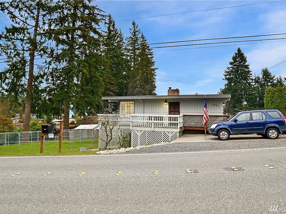 Front of Home-Wrap around deck - fencing does not stay