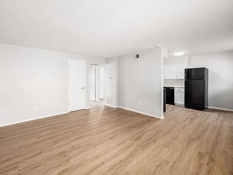 593 Riverview Dr #F — Photo 5
