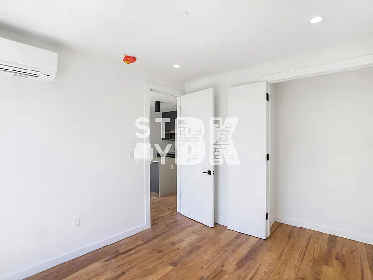 625A Halsey St #3A — Photo 8