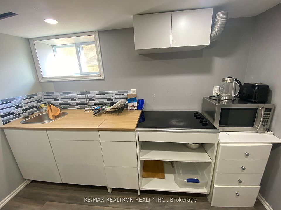 18 Irwin Ave Aurora ON Zillow