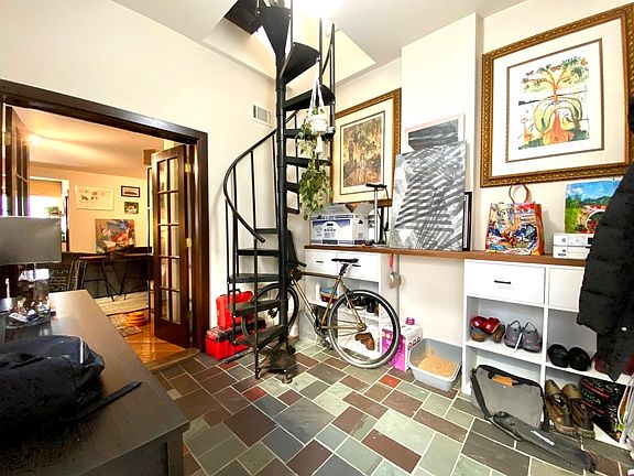 5th image of 1061 Willoughby Ave #1