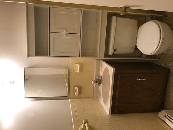 4th image of 2666 E 18th St APT 2R