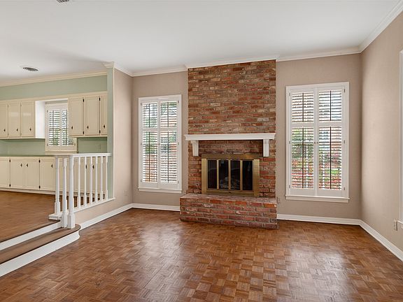 5th image of 522 Rives Pl