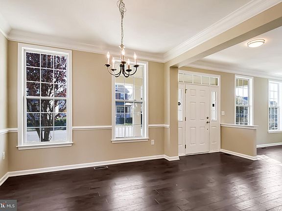 5th image of 43158 Barnstead Dr
