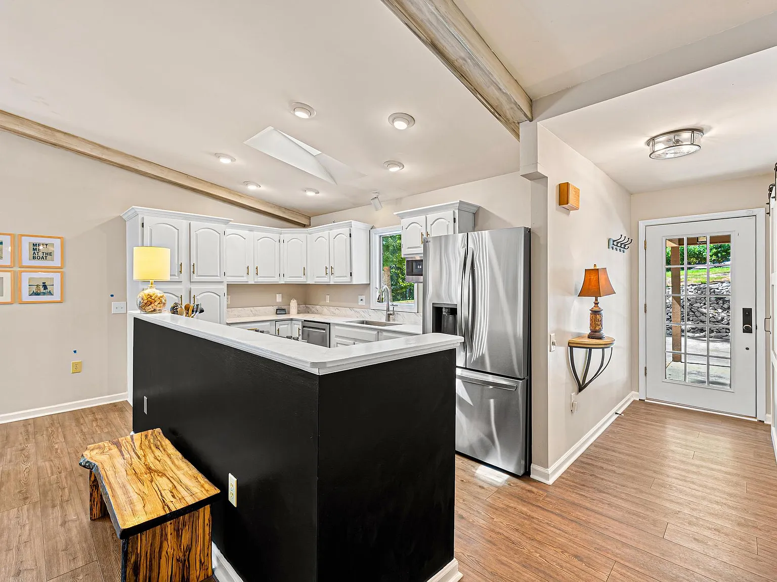 4 bed, 2328 sqft, $4,000 — Photo 4