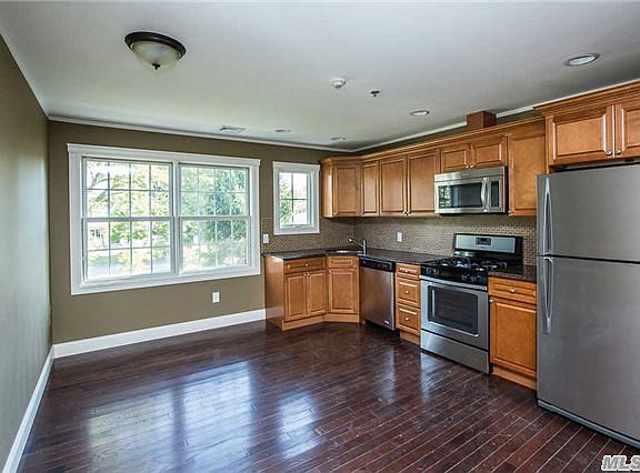 4th image of 170 W Montauk Hwy APT 21