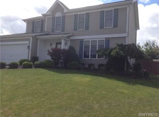 32 Sunset Creek Dr, West Seneca, NY 14224