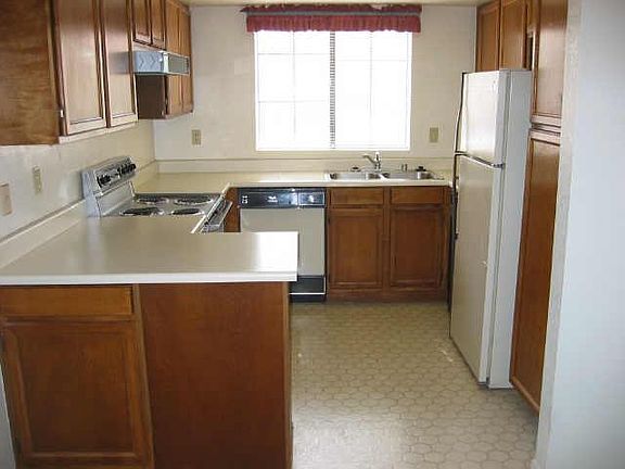 3rd image of 1905 E UNIVERSITY Drive #J250