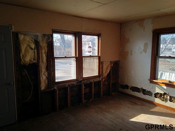 5th image of 3925 S 35th St